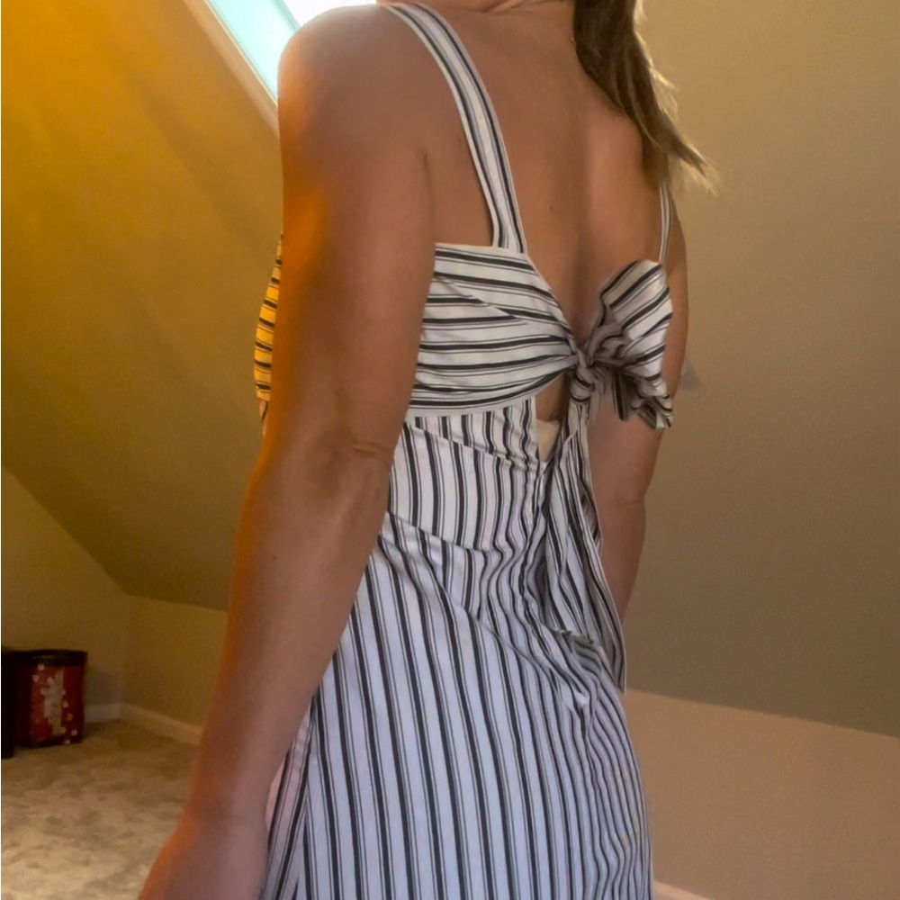 THEORY Dress NWT - Darling! Bow on back with POCKETS!